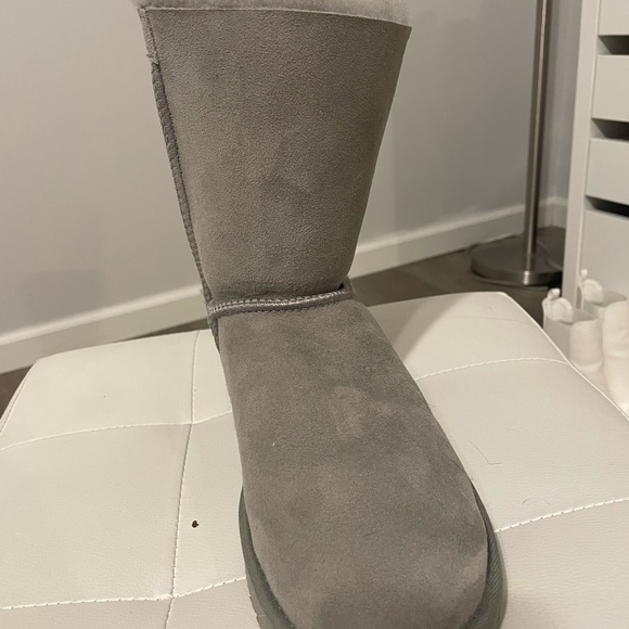 Grey UGG Bailey bows - Picture 3 of 3